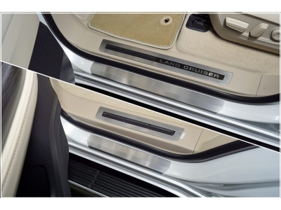 Накладки на пороги лист шлифованный 4шт 70TH ANNIVERSARY ТСС для Toyota Land Cruiser 300 2021-2022